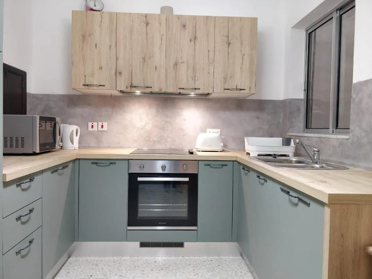 Large Apartment Close To Rocky Beach Mcre1-1 Sliema